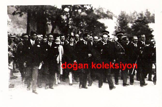 D&K- ATATÜRK İSTANBUL'DA KAZIM ÖZALP'LA 1927 1