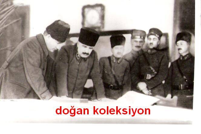 D&K- ATATÜRK İZMİR'DE KOMUTANLARLA 1924 1