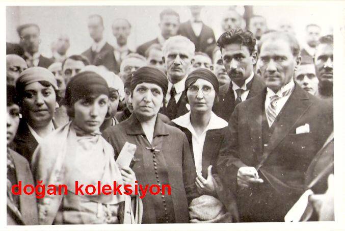 D&K- ATATÜRK İZMİT'TE HANIMLARLA 1 TEMMUZ 1927 1