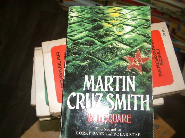 RED SQUARE-MARTIN CRUZ SMITH-1992 1