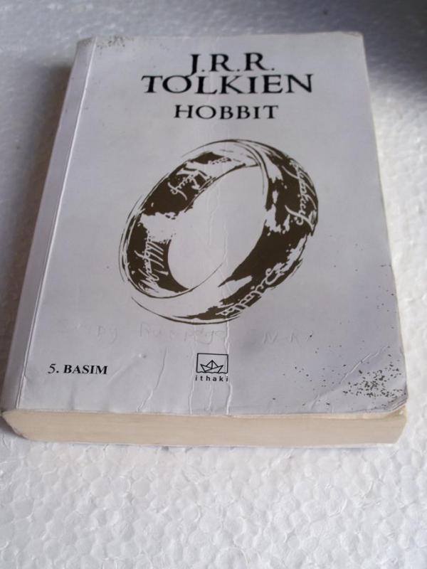 HOBBIT J. R. R. Tolkien 1
