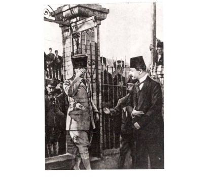 D&K-ATATÜRK-ANNESİNİN MEZARINDA 27 OCAK 1923